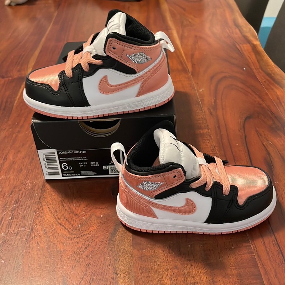 New Nike Jordan 1 Midtops